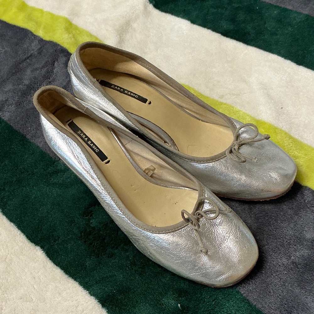 Zara Silver Ballet Flats with Bow Accent Size 4 - Picture 6 of 16